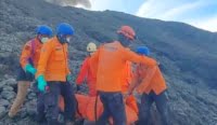 evakuasi Korban erupsi Gunung Marapi Sumbar