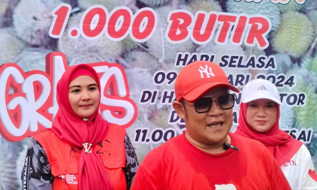 Pesta makan 1000 butir durian Bangka Selatan