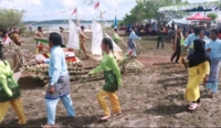 Perayaan Pesta adat Buang Jung Desa Kumbung